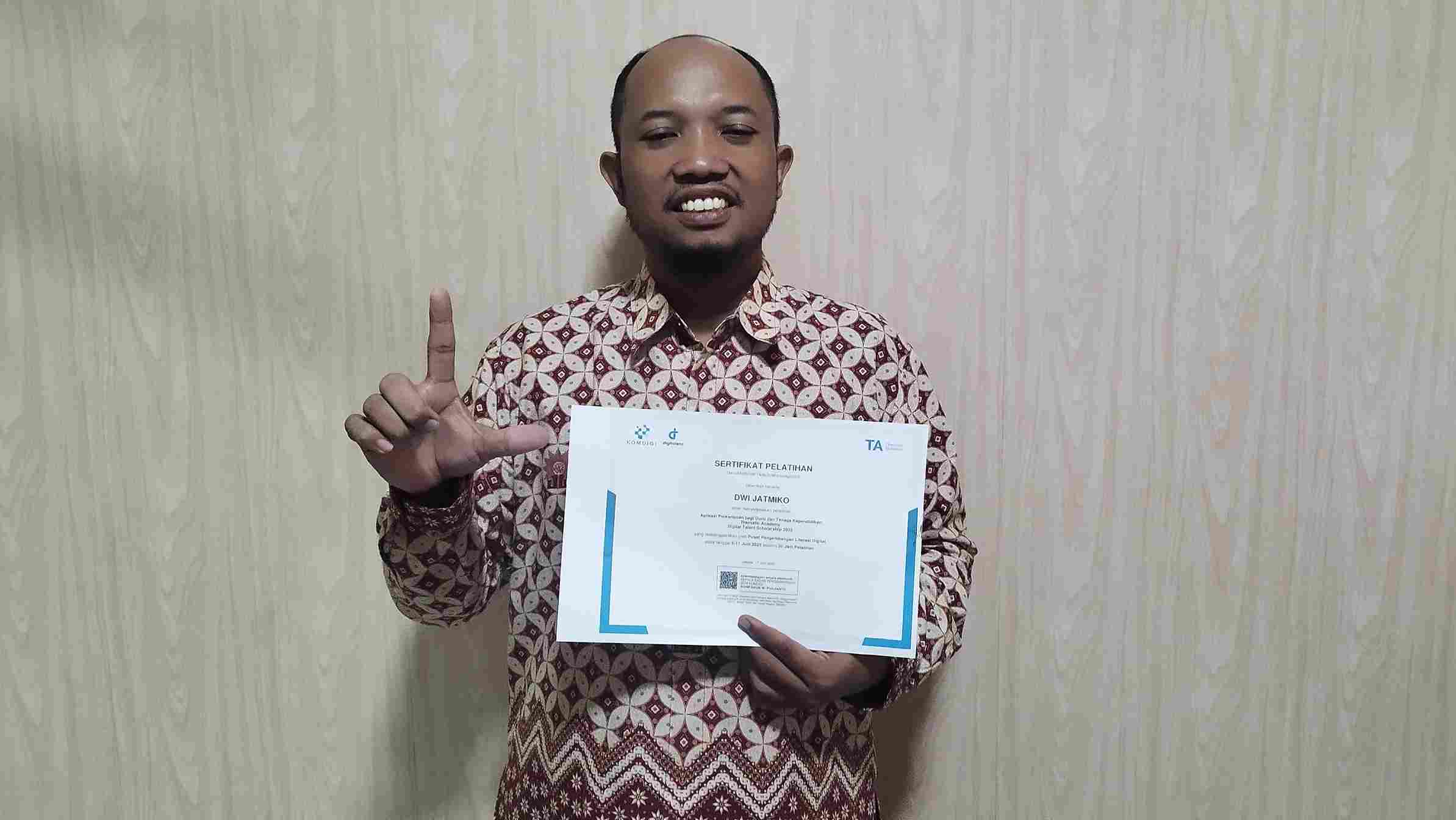 Sertifikat pelatihan aplikasi perkantoran setelah menuntaskan program pelatihan intensif