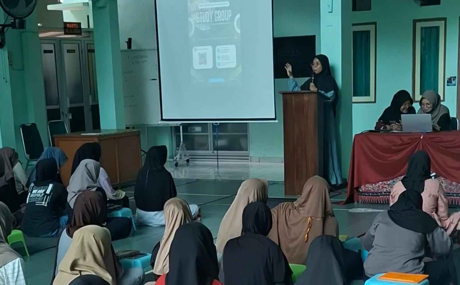 Kegiatan ini dirancang sebagai sarana untuk mempererat hubungan antar mahasantri