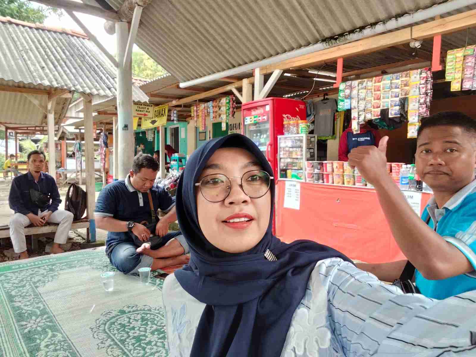 Semua umat yang beriman adalah saudara dan seyogyanya untuk terus menjalin hubungan silaturahmi