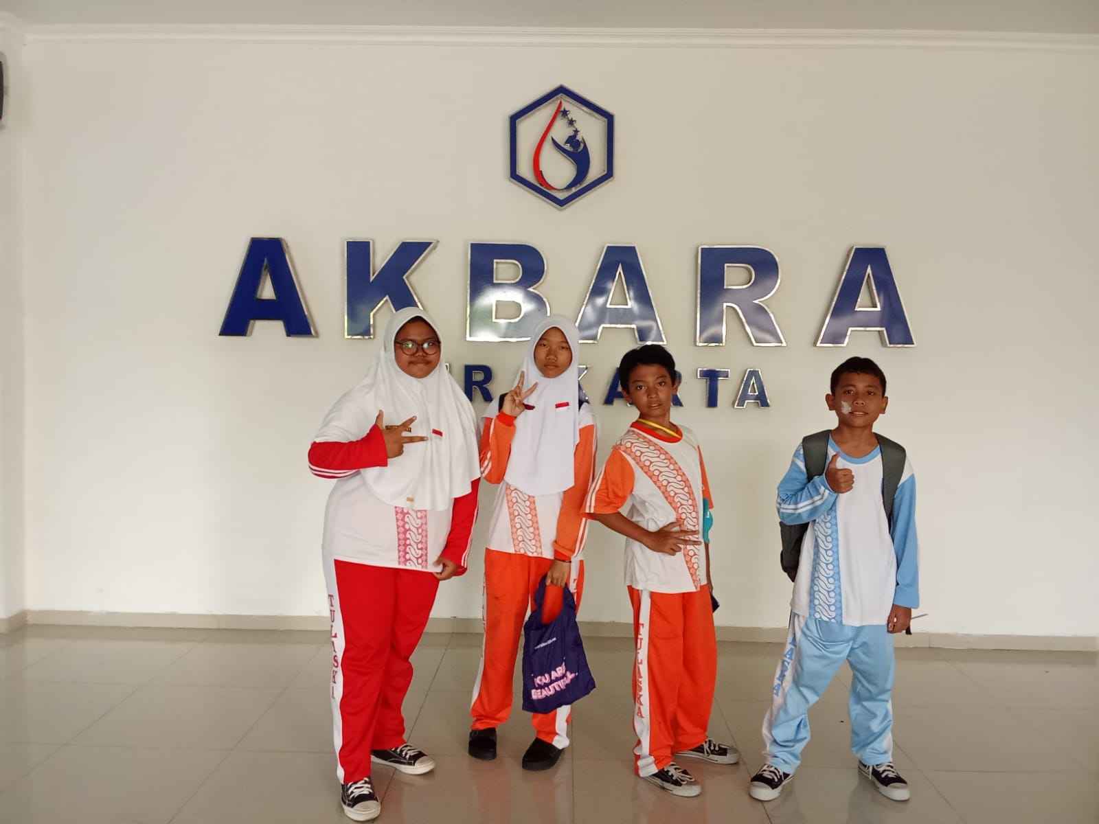 PMR Madya SMPN 17 Surakarta Ikuti Latgab Se-Surakarta
