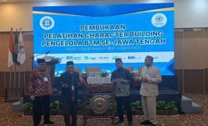 Bangun Profesionalisme Syariah dalam Layanan Jasa Keuangan Mikro