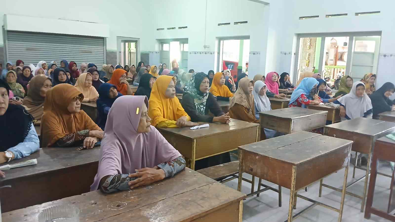 Perintah berkurban dalam Islam didasarkan pada Al-Qur'an dan Hadits, utamanya bertujuan untuk mendekatkan diri kepada Allah SWT, wujud syukur, serta ketakwaan. Perintah ini tertera dalam QS. Al-Kautsar ayat 2 ("Maka shalatlah untuk Tuhanmu dan berkurbanlah") serta QS. Al-Hajj ayat 34-35