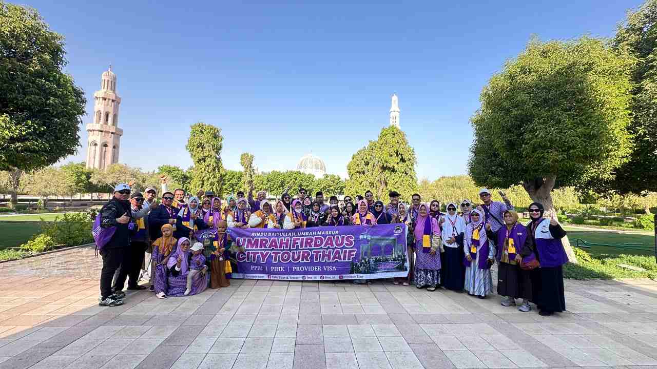Pelataran Masjid Agung Sultan Qaboos Muskat Oman